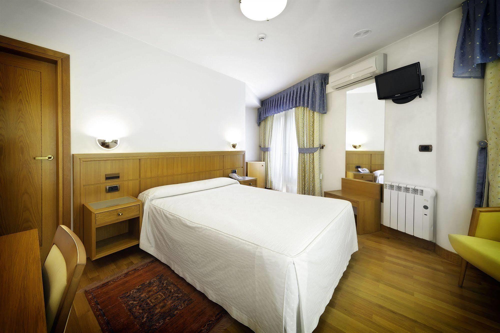 Hotel Florida Arteixo Exteriér fotografie